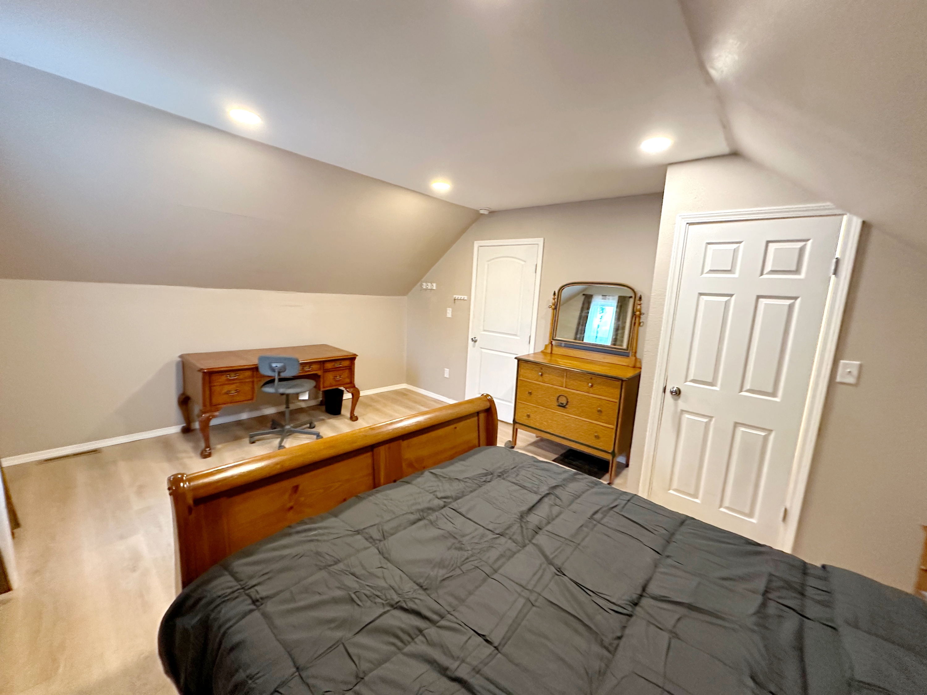 614 Jamesville Avenue - Upstairs Bed Master